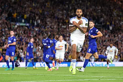 ظهور جريليش الأول.. ليدز يخطف الانتصار ضد إيفرتون في الدوري الإنجليزي